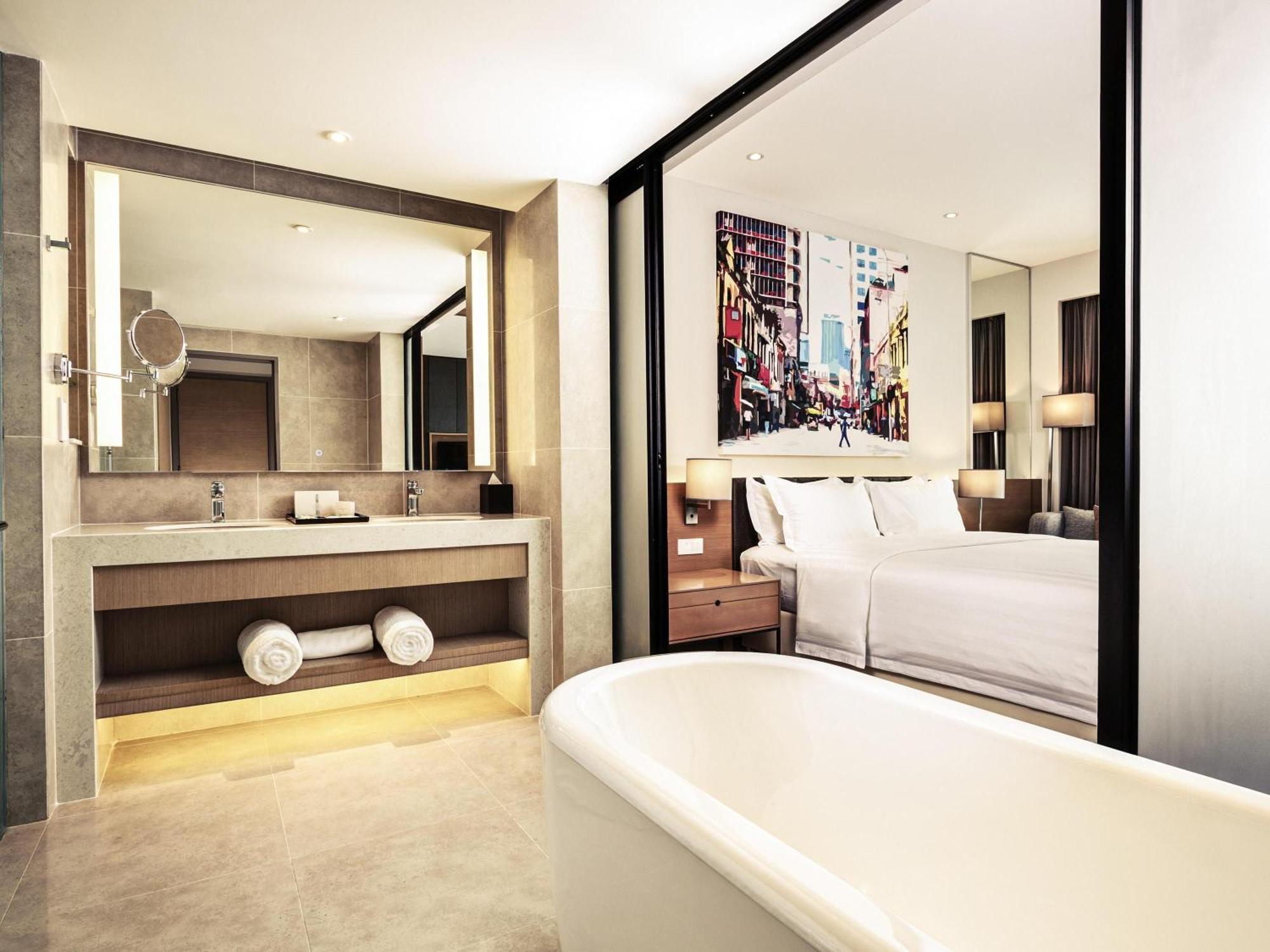 Suite 1 Queen-Size Bed